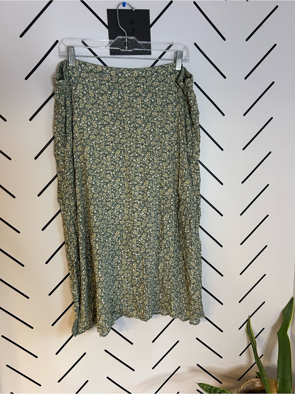 Free assembly green floral midi skirt
